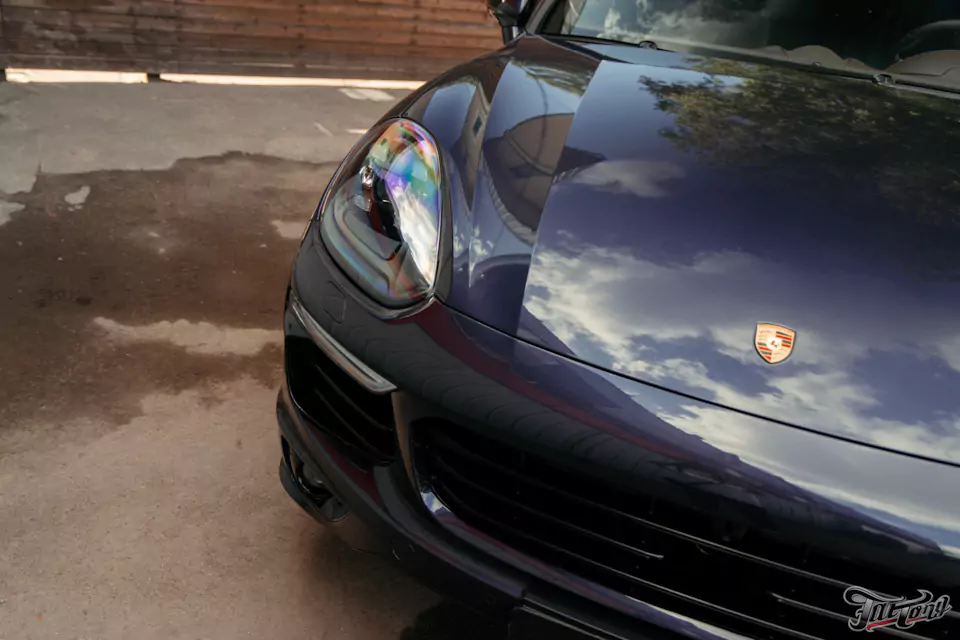 Частичный пошив салона Porsche Cayenne в кожу, полировка и керамика кузова